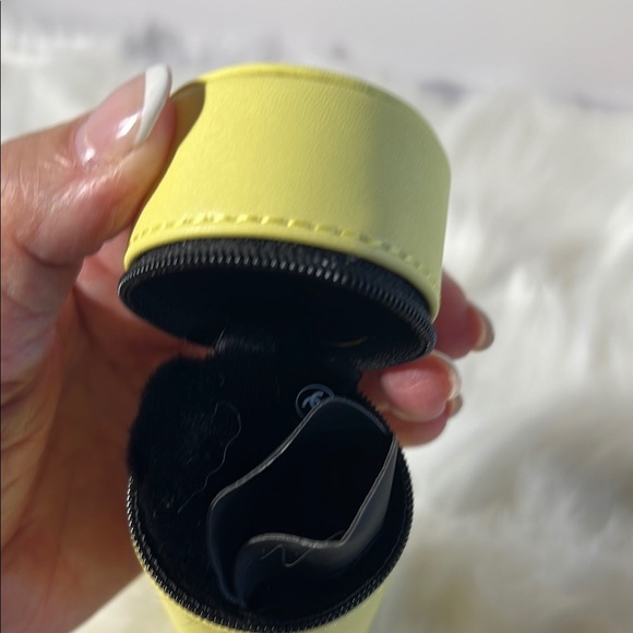 Chanel Yellow 3 Brush Set and Case Les Codes de Pinceaux Brand New. kk469 - Picture 3 of 14